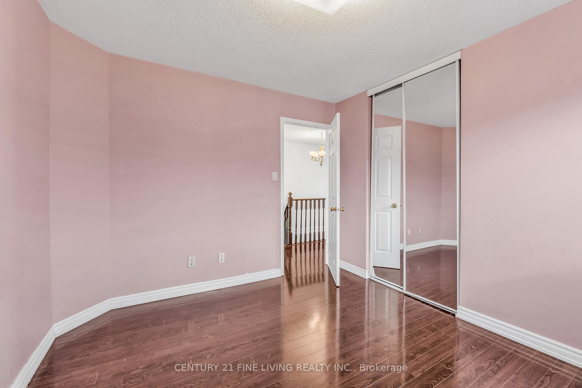 71 Ravenscliffe Court photo 32
