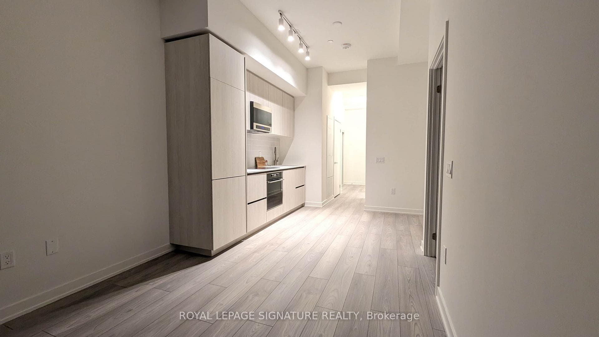 120 Broadway Avenue Unit 808 photo 5