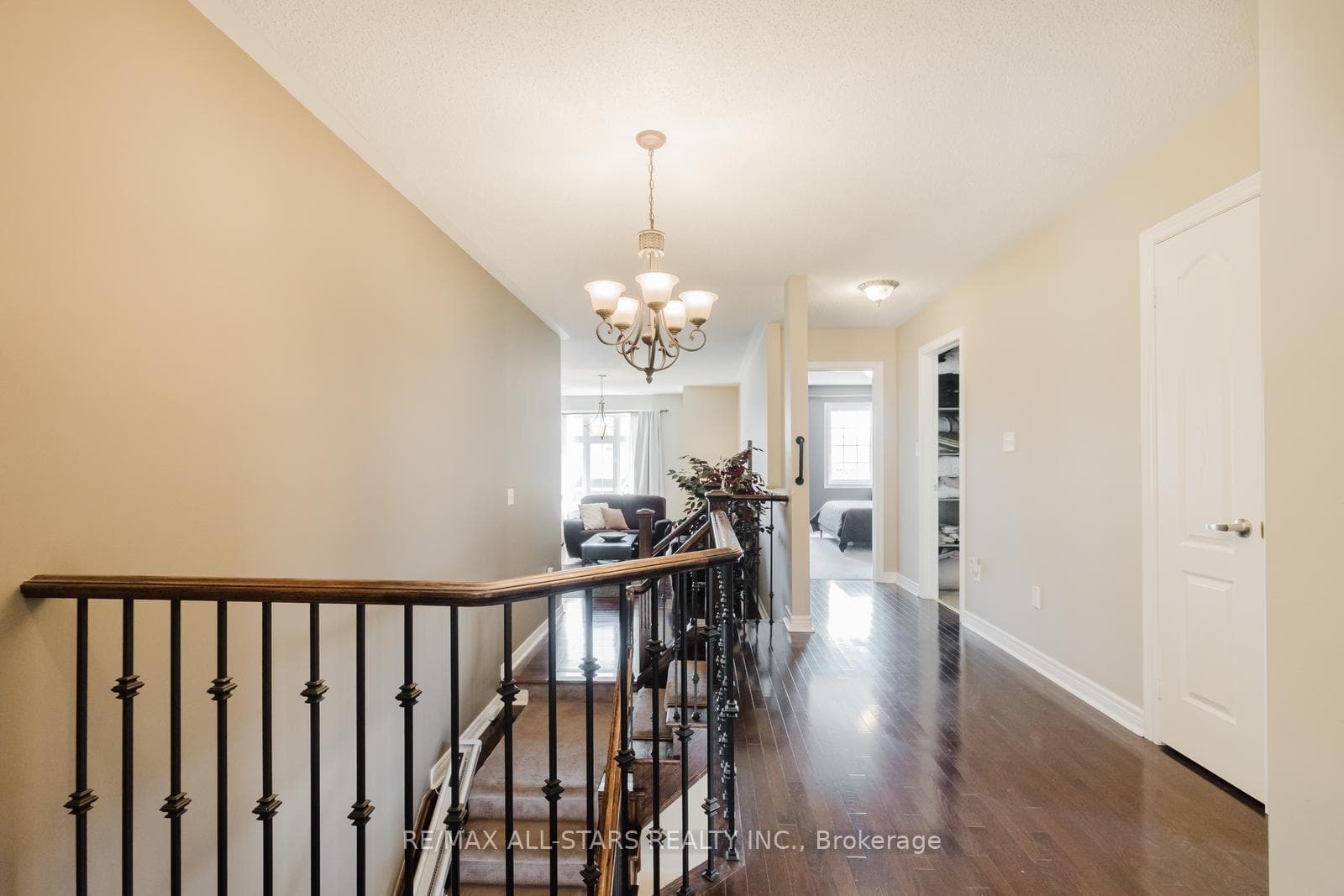 3 Richard Coulson Crescent photo 23