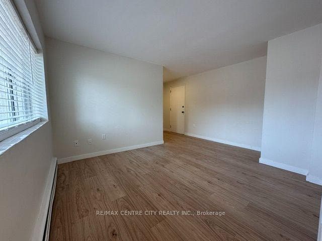 1172 Hamilton Road Unit 208 photo 7