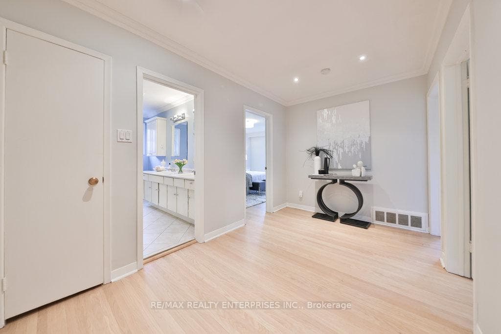 1353 Crestdale Road photo 18