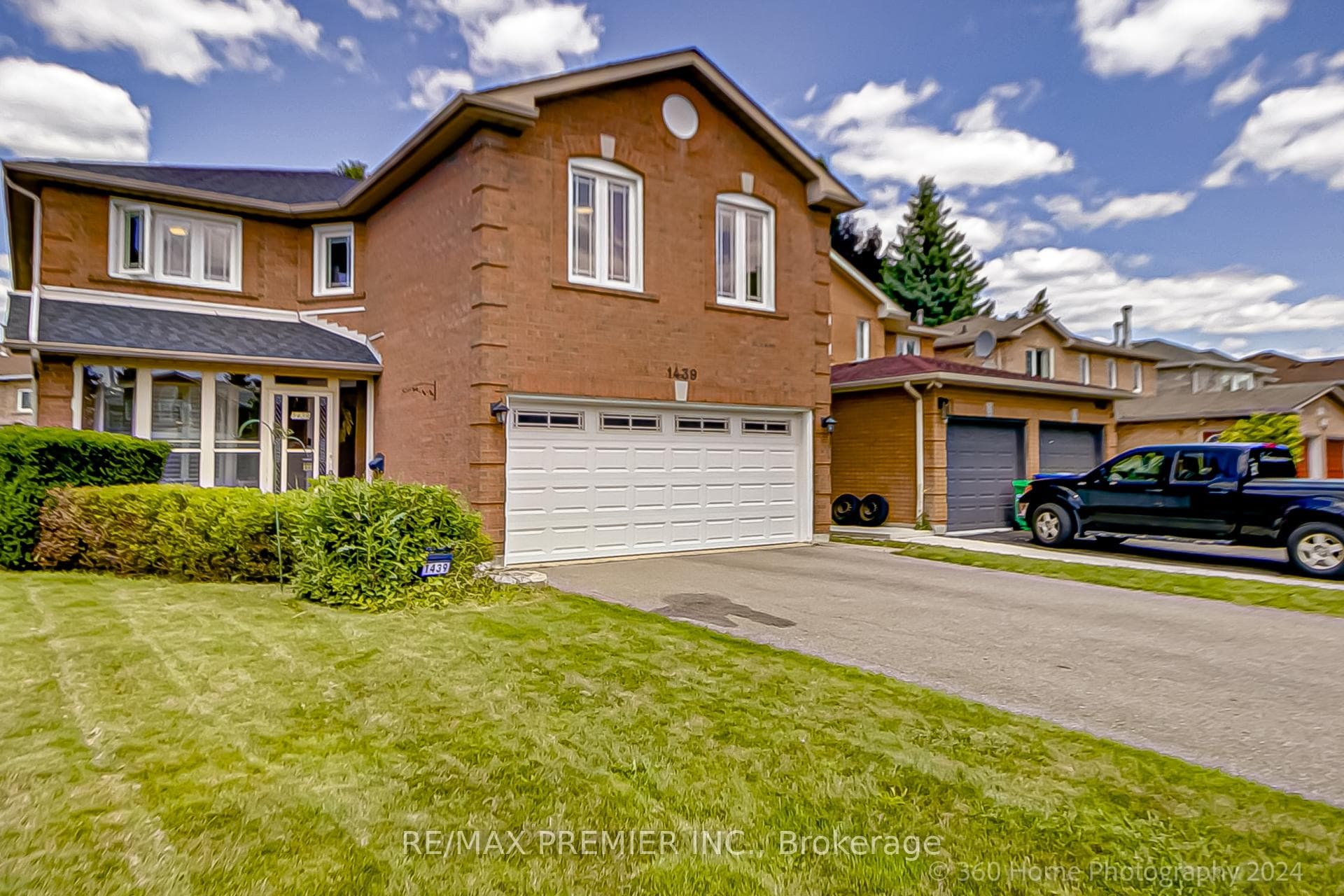 1439 Emerson Lane photo 3