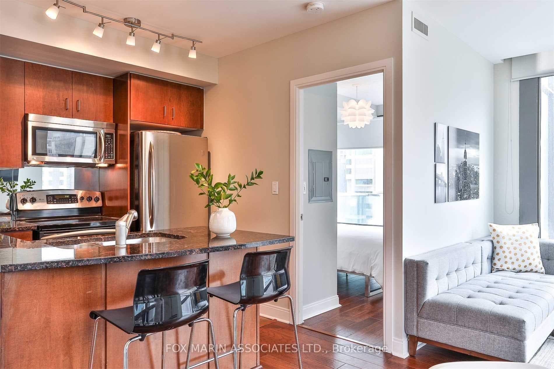 18 Yorkville Avenue Unit 705 photo 9