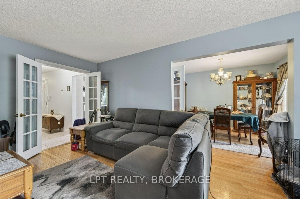 645 Roosevelt Drive photo 11