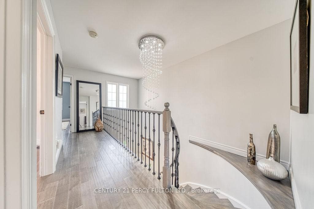 18 Booth Crescent photo 21