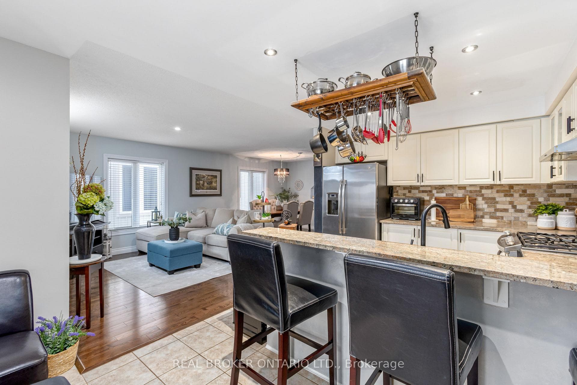 6 Tabb Avenue photo 8