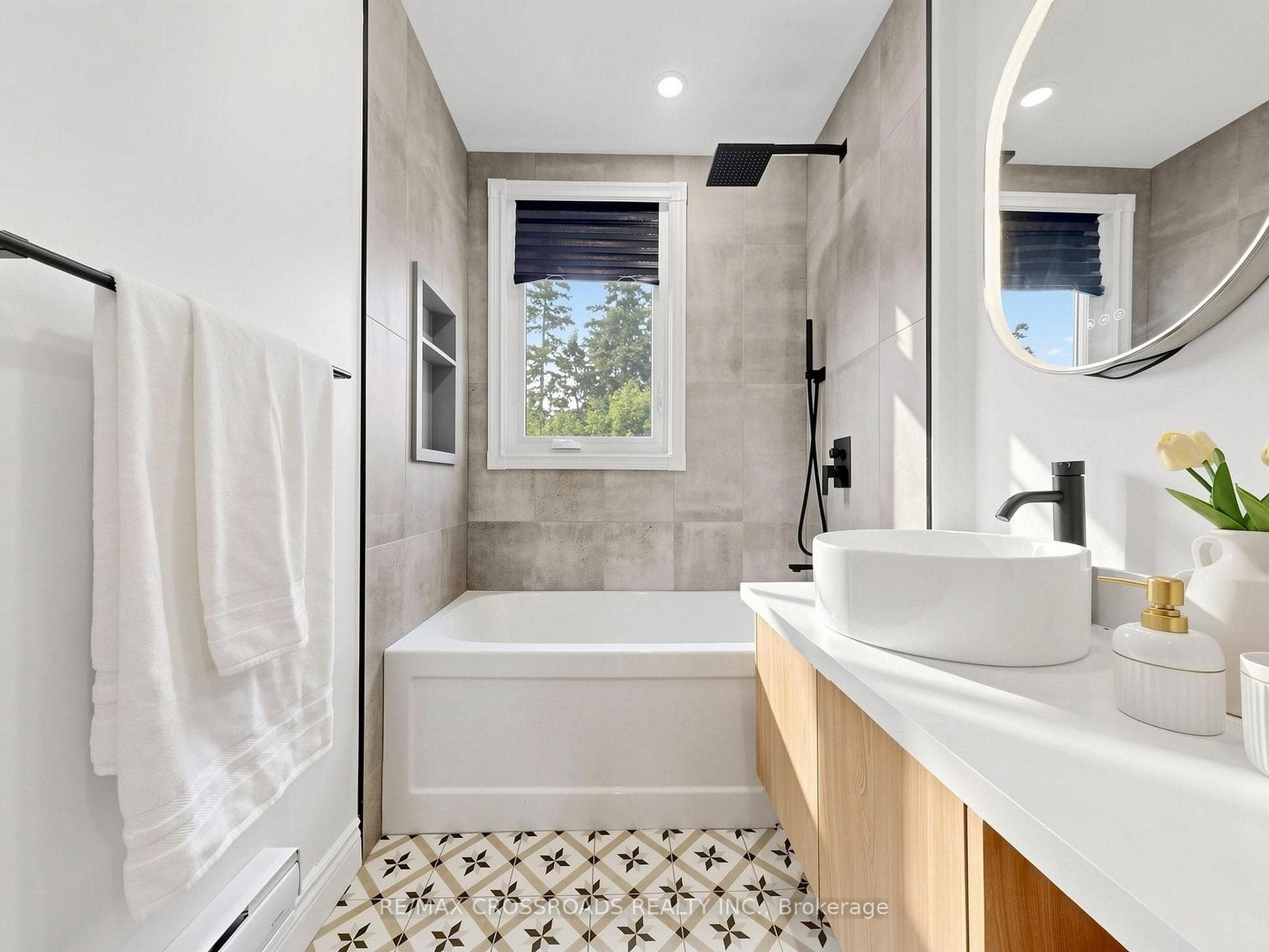 548 Glebeholme Boulevard photo 33