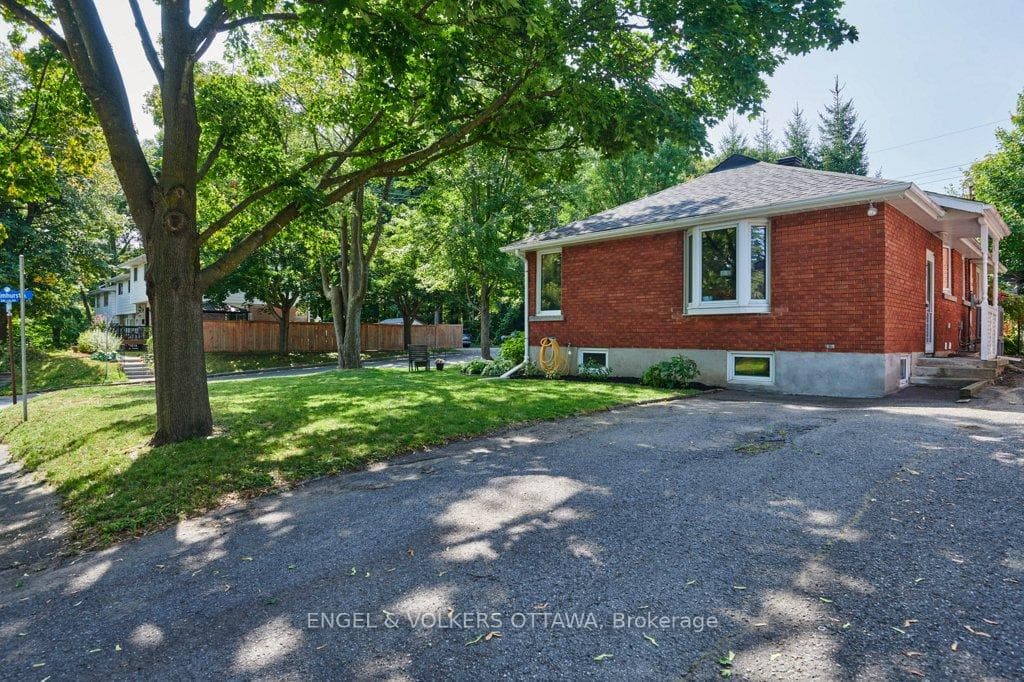 2565 Elmhurst Street photo 32