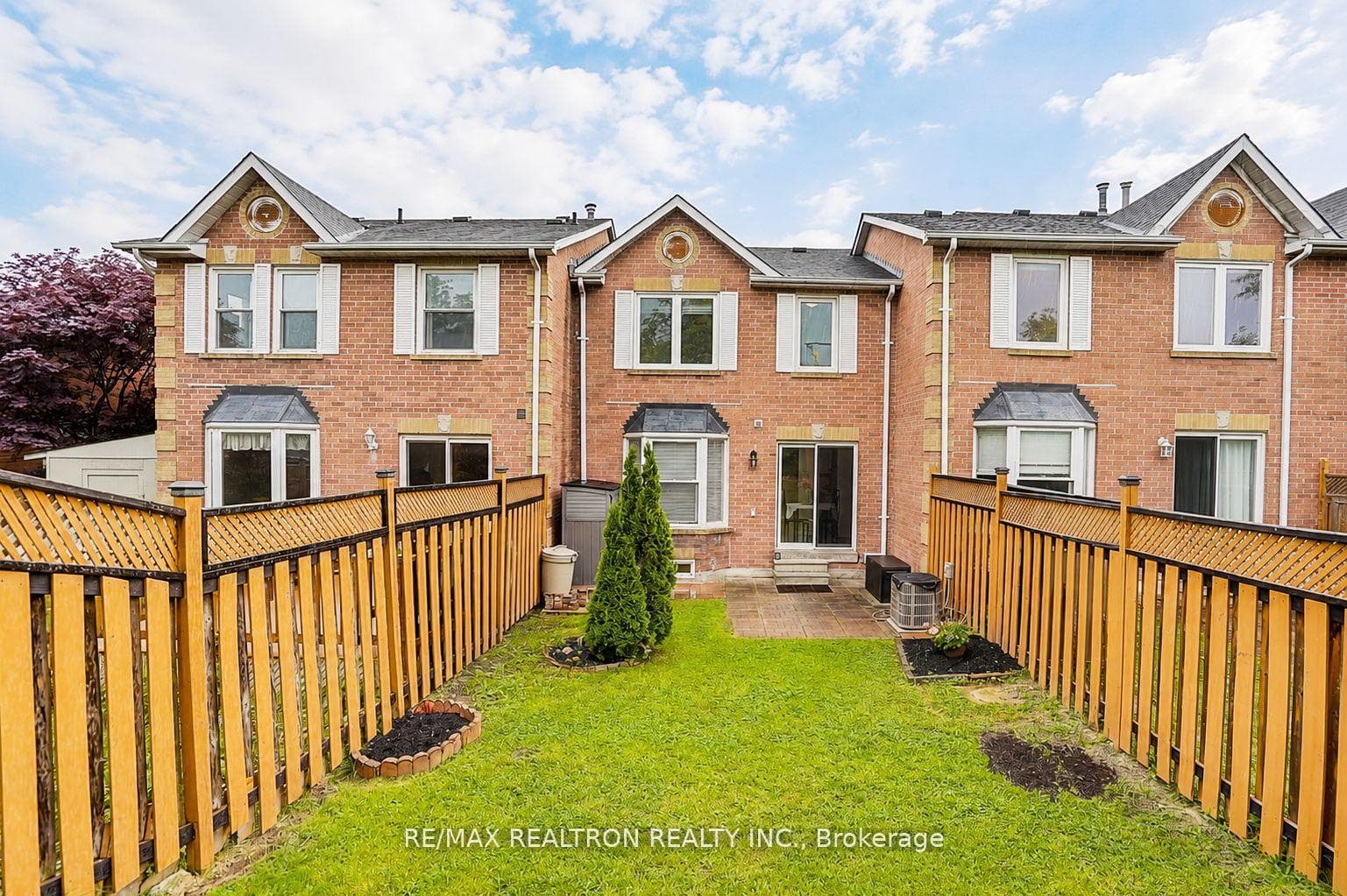 51 Steepleview Crescent photo 31