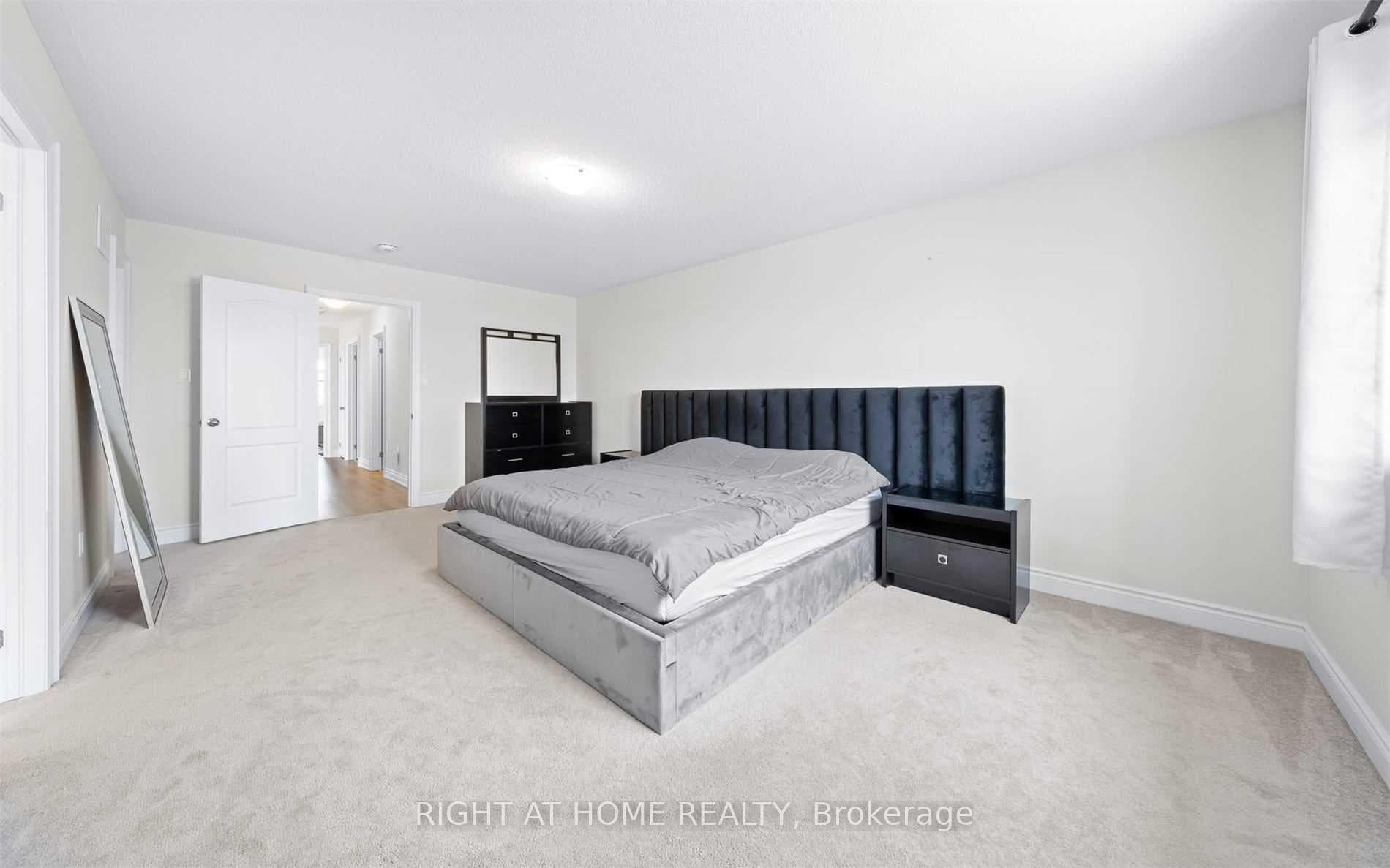 1172 Peelar Crescent photo 15