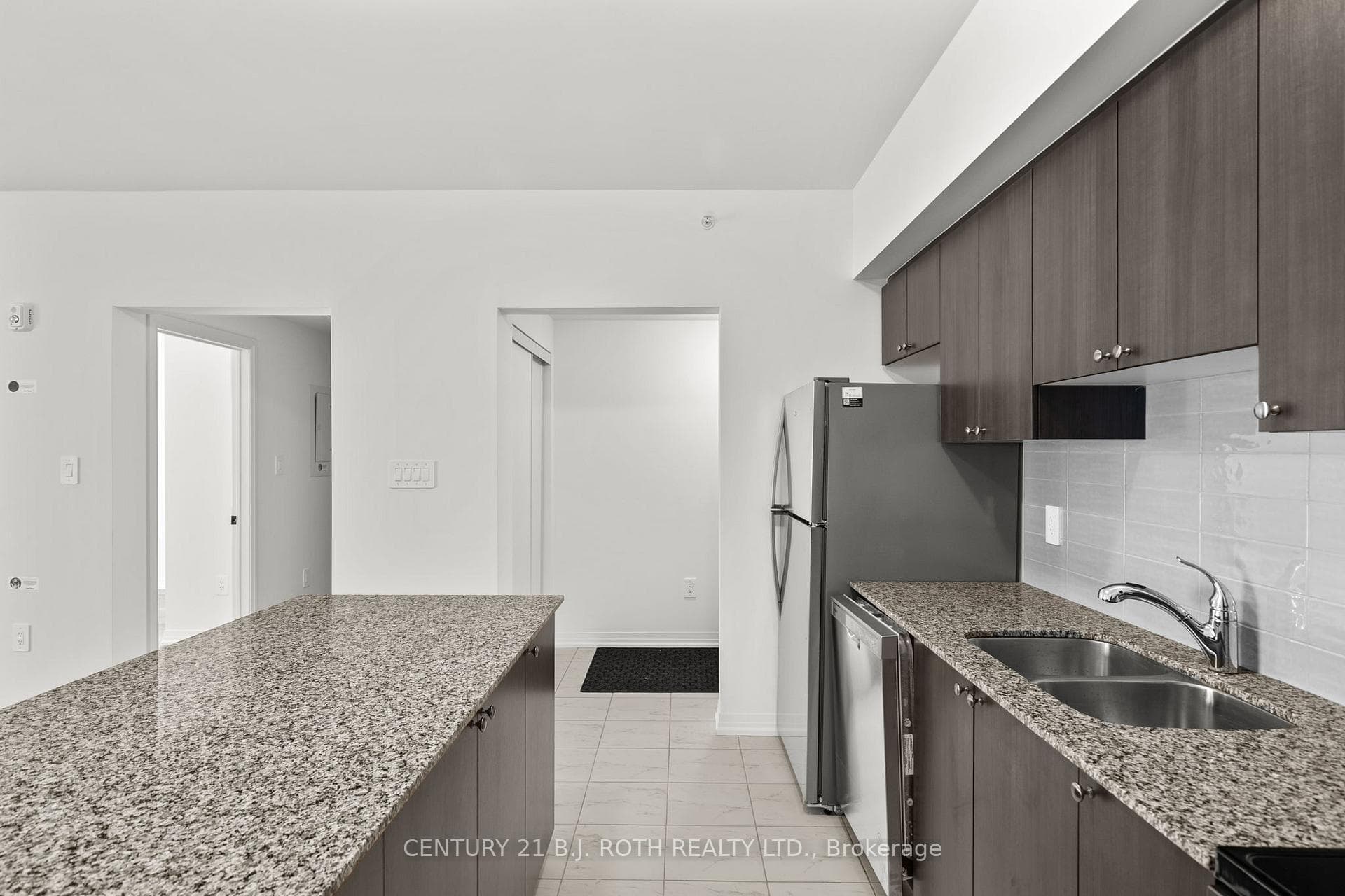 15 KNEESHAW Drive Unit 504 photo 8