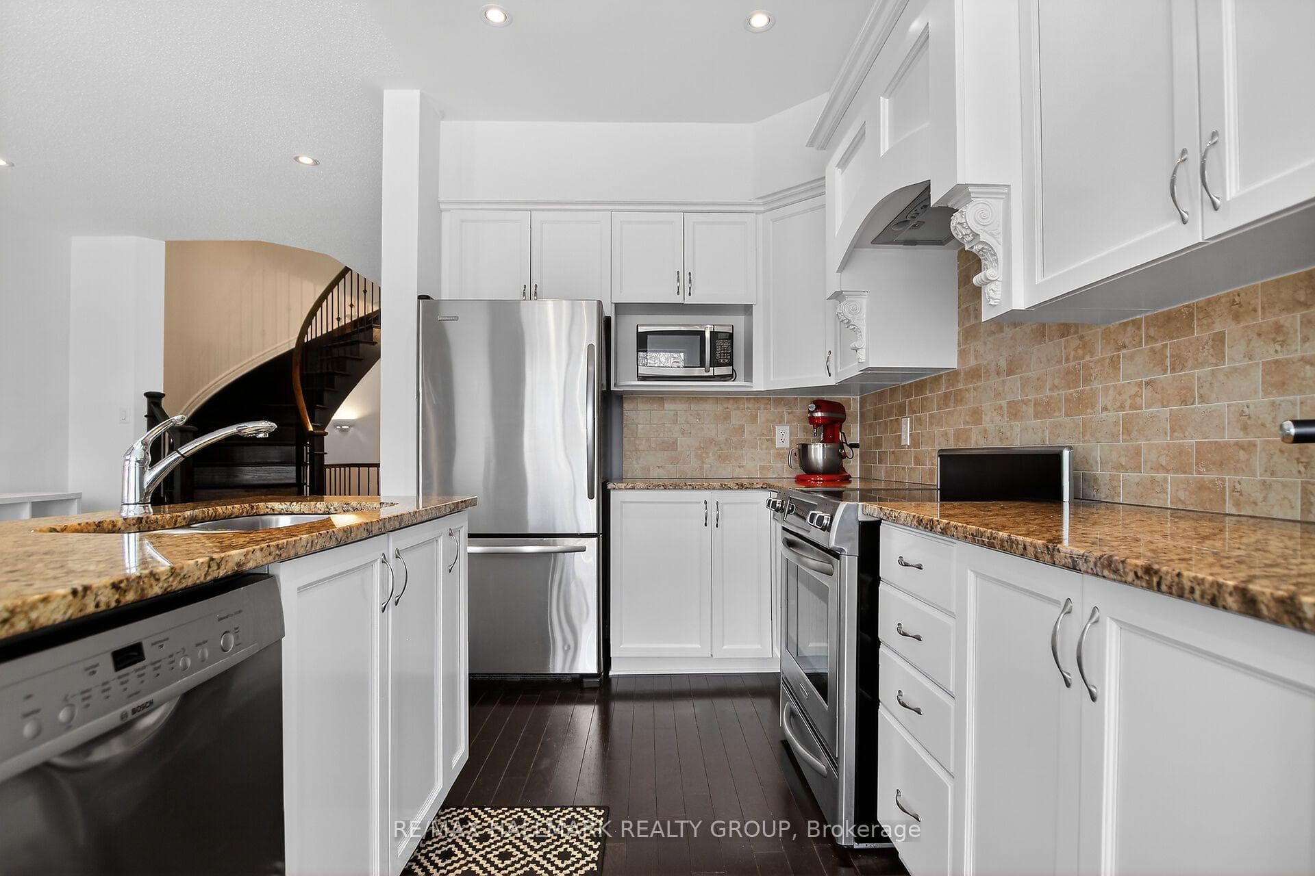 450 Sultan Street photo 15