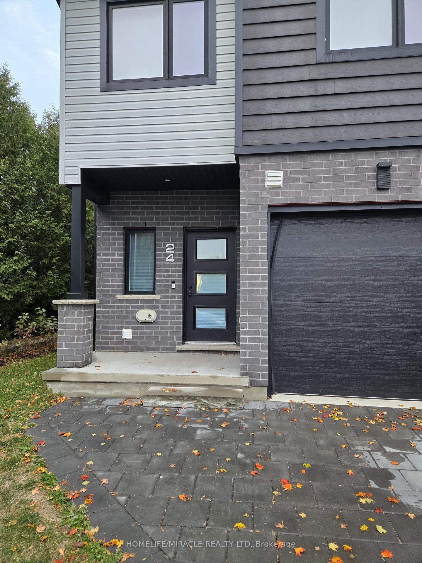 3557 Colonel Talbot Road Unit 24 photo 1