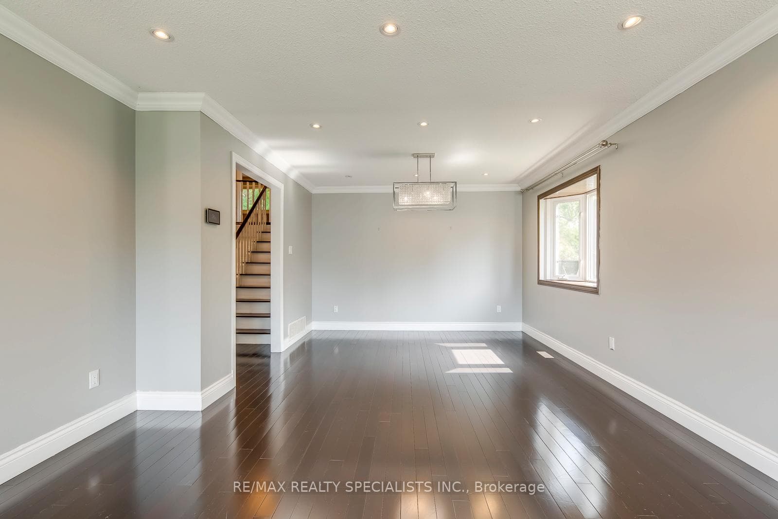 1582 Hermant Court photo 4