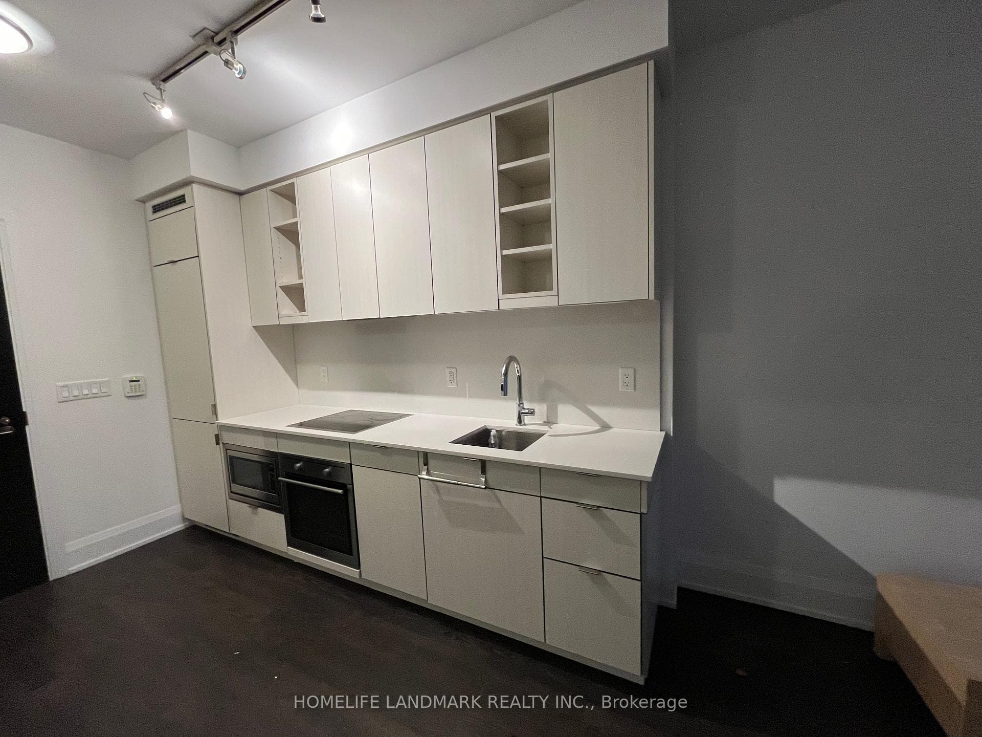 101 Erskine Avenue Unit 1501 photo 8