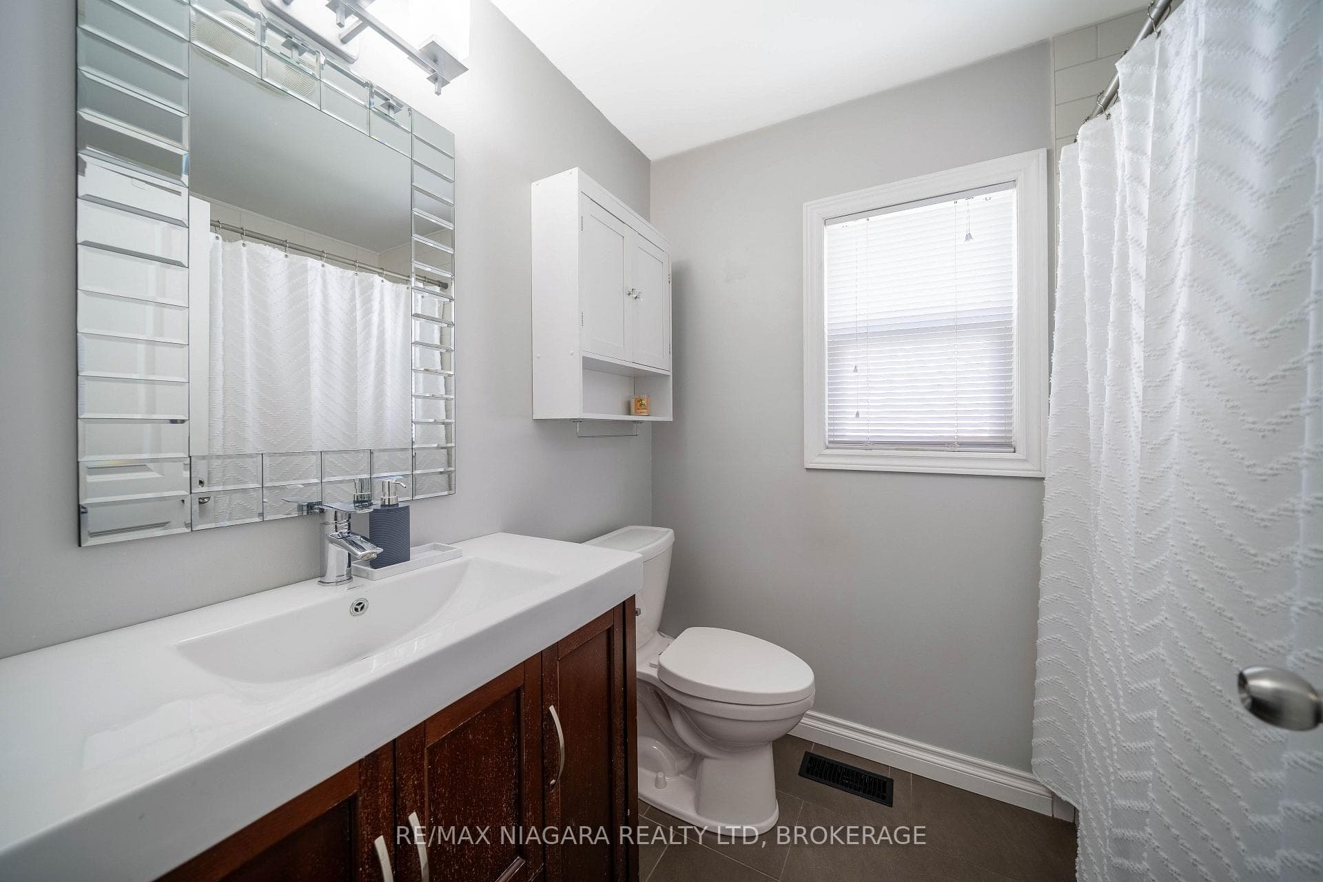 33 Bloomfield Avenue photo 23