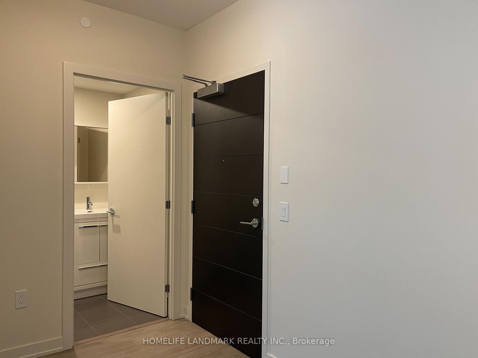 212 King William Street Unit 1310 photo 4