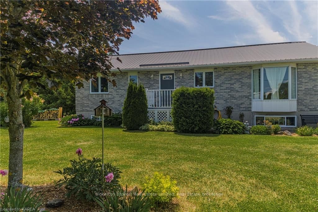 298 CENTENNIAL Road photo 2