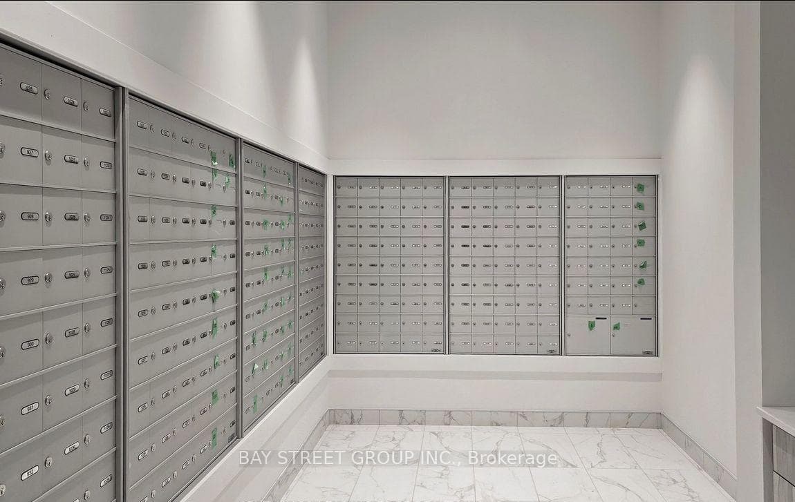 230 Simcoe Street Unit 2116 photo 6