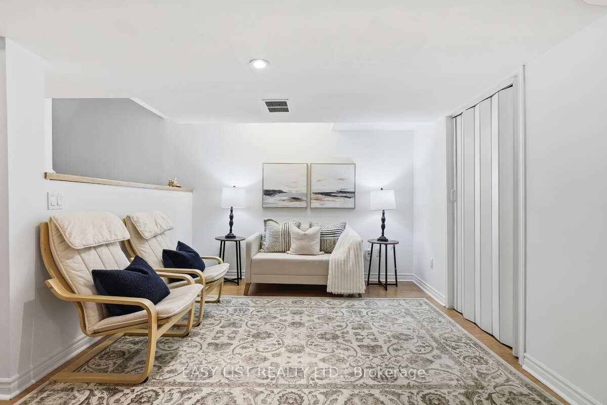 15 Coolspring Crescent photo 32