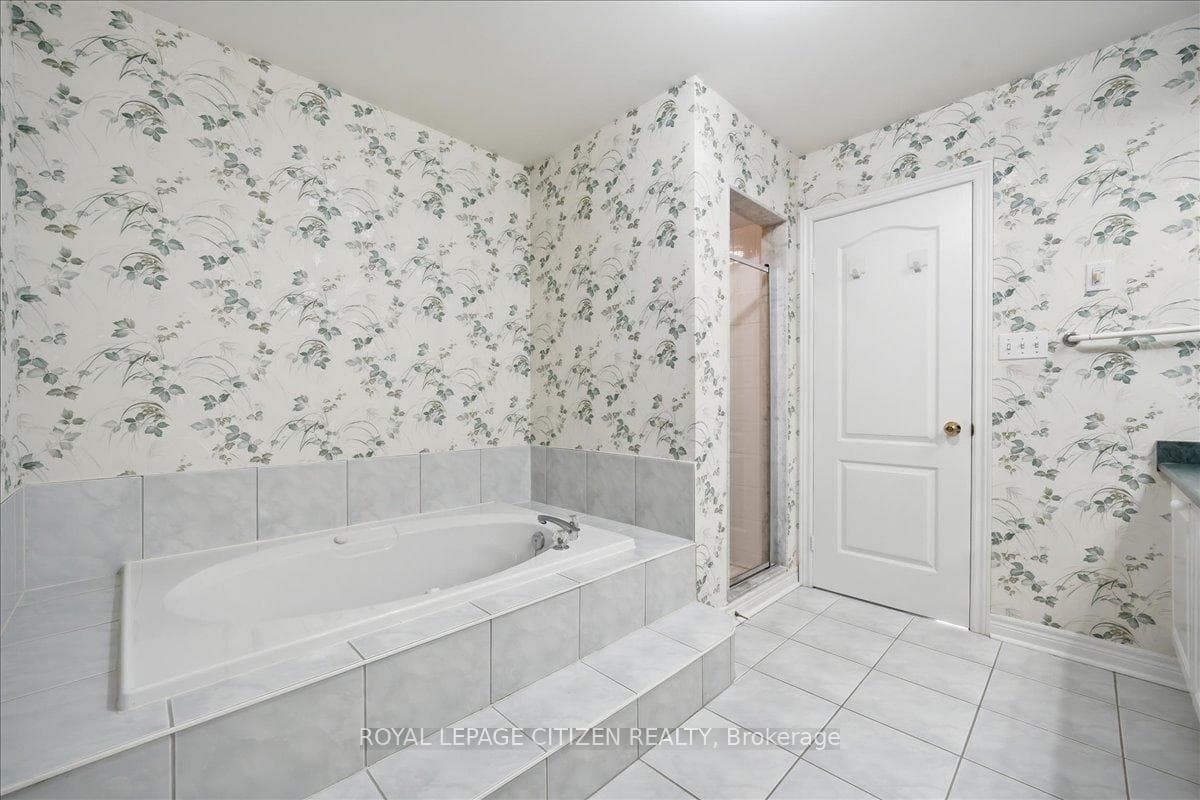 255 Shaftsbury Avenue Unit 36 photo 33