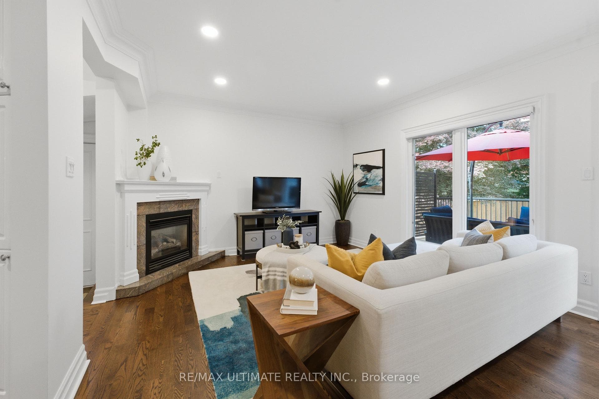 214 Sutherland Drive photo 11