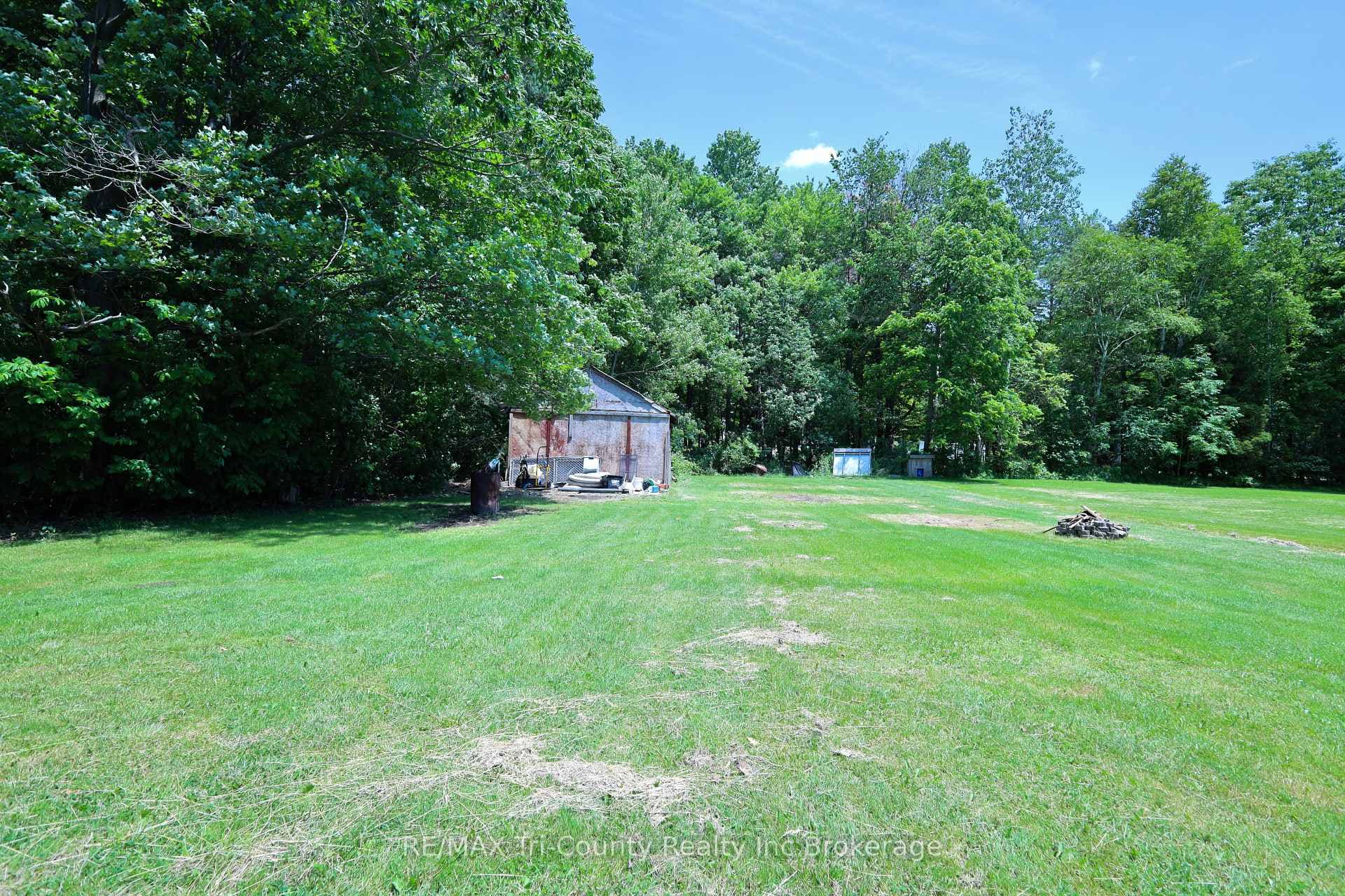 4942 59 Highway photo 4