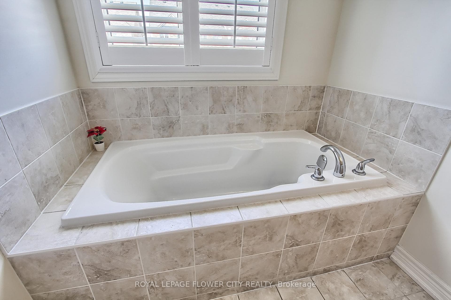 5528 Meadowcrest Avenue photo 27