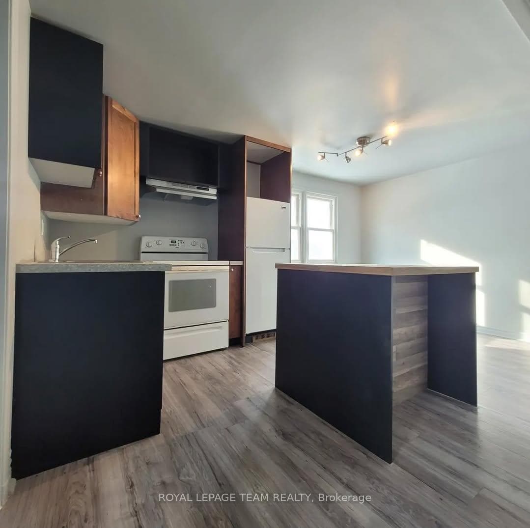 1008 ST. LAURENT Boulevard photo 16