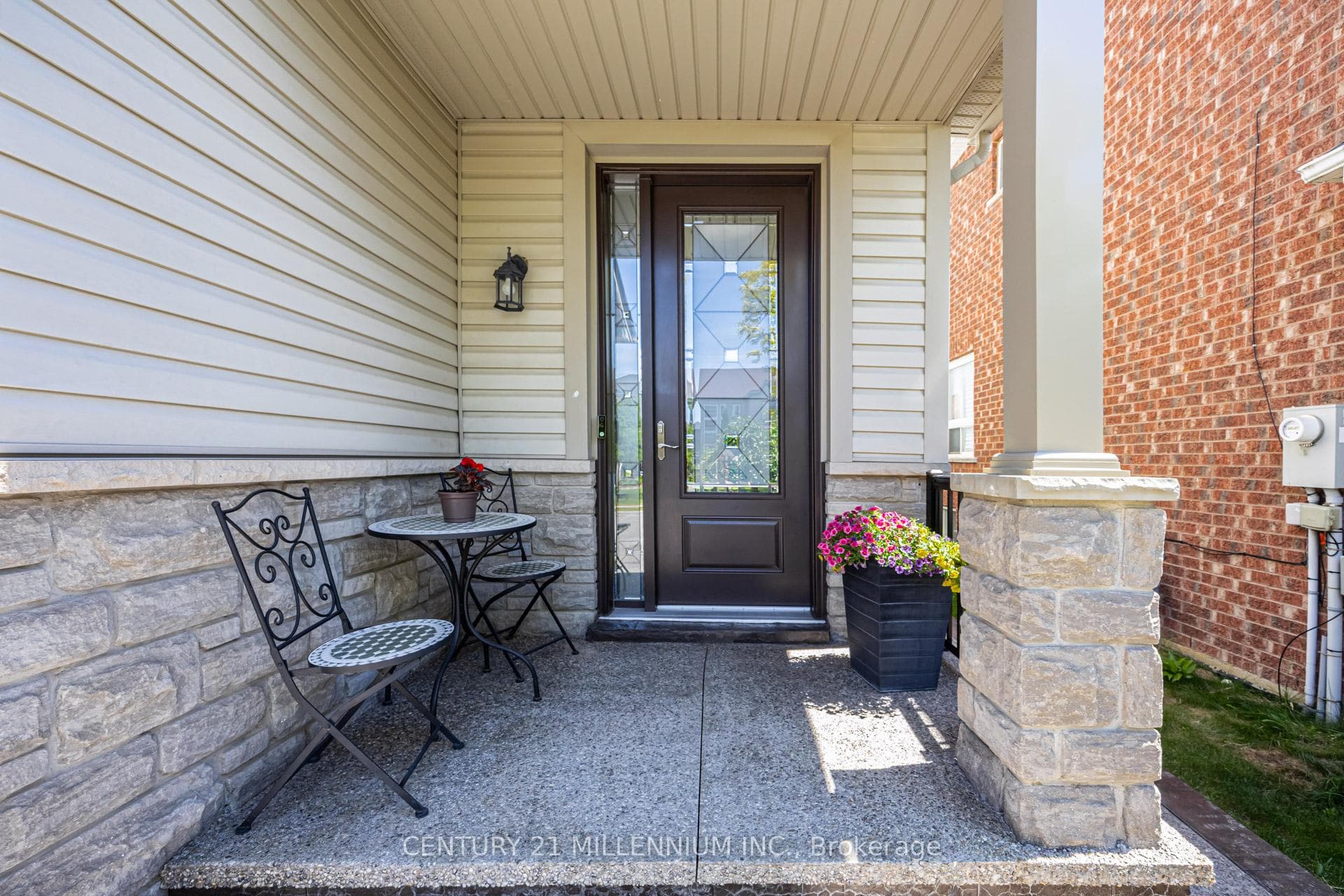 7 Bramoak Crescent photo 2