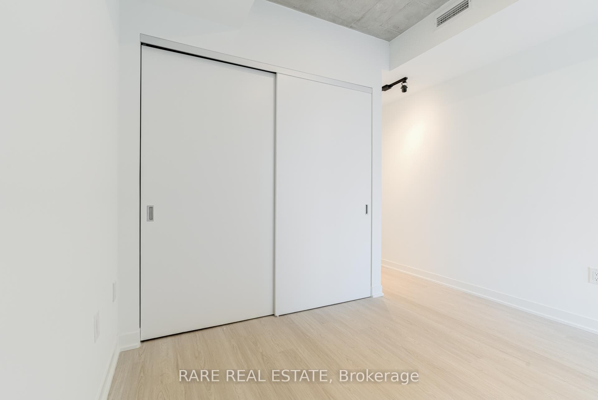 195 McCaul Street Unit 619 photo 7