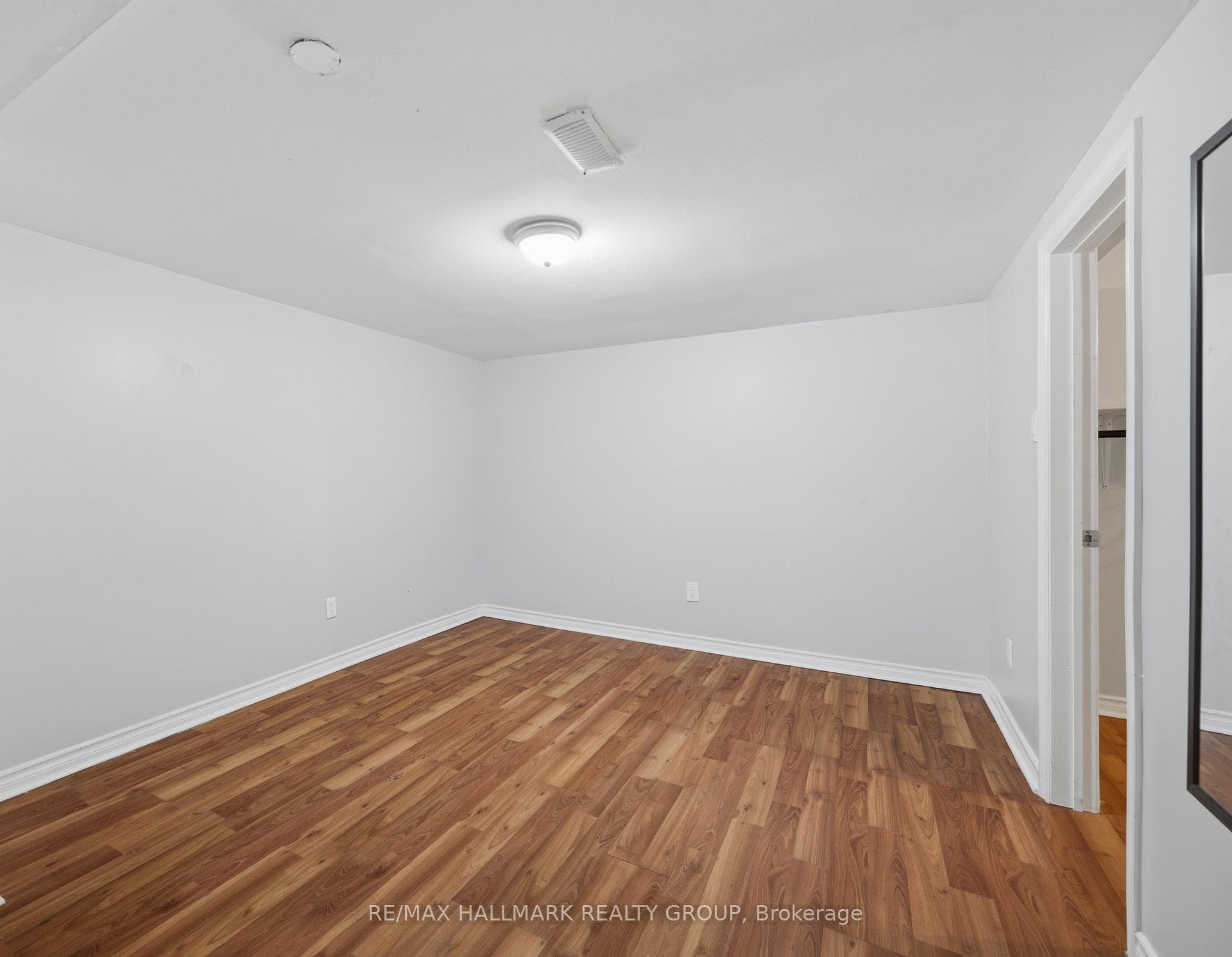 45 Hilliard Avenue photo 32