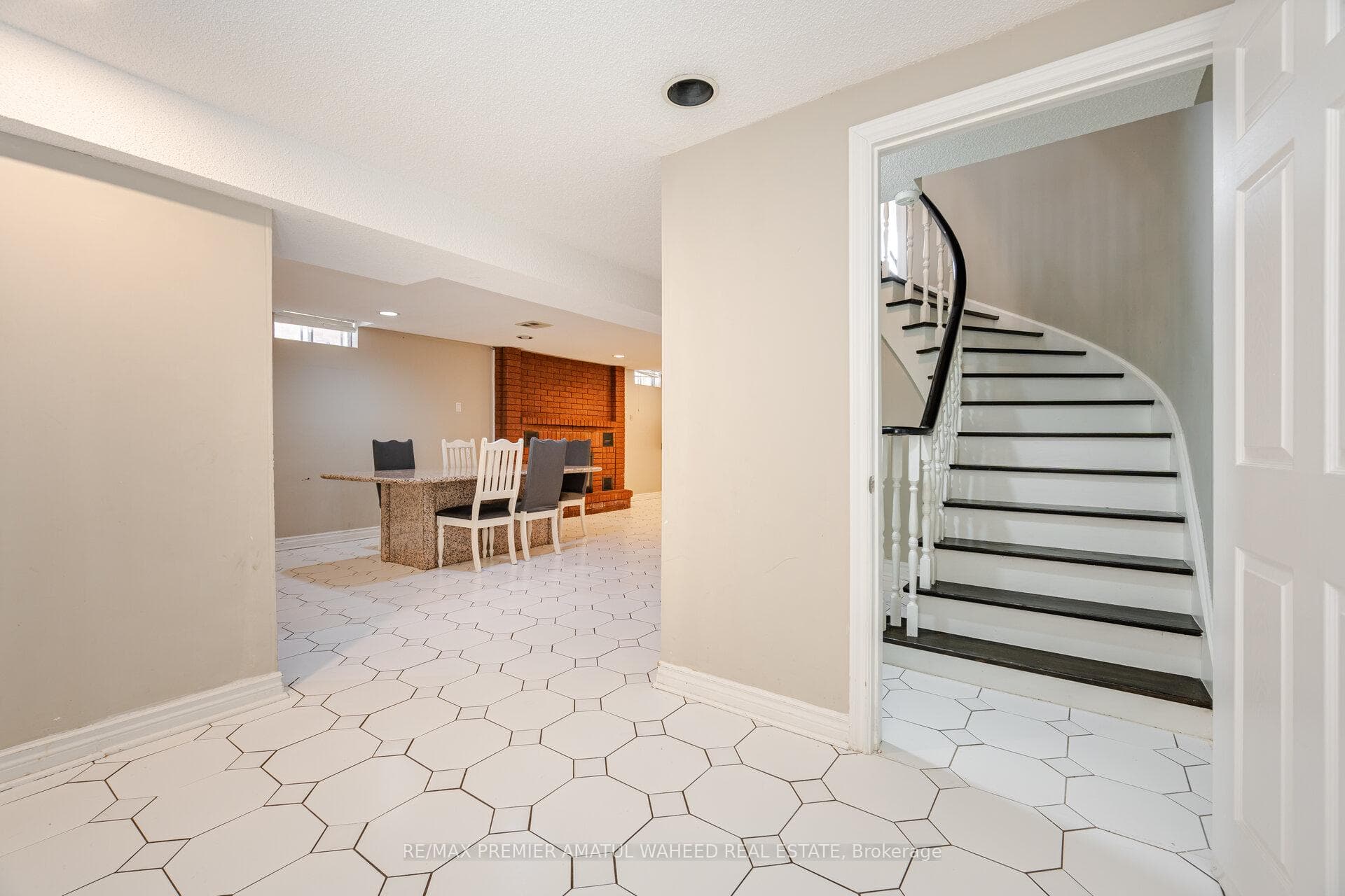 166 Killian Road photo 37