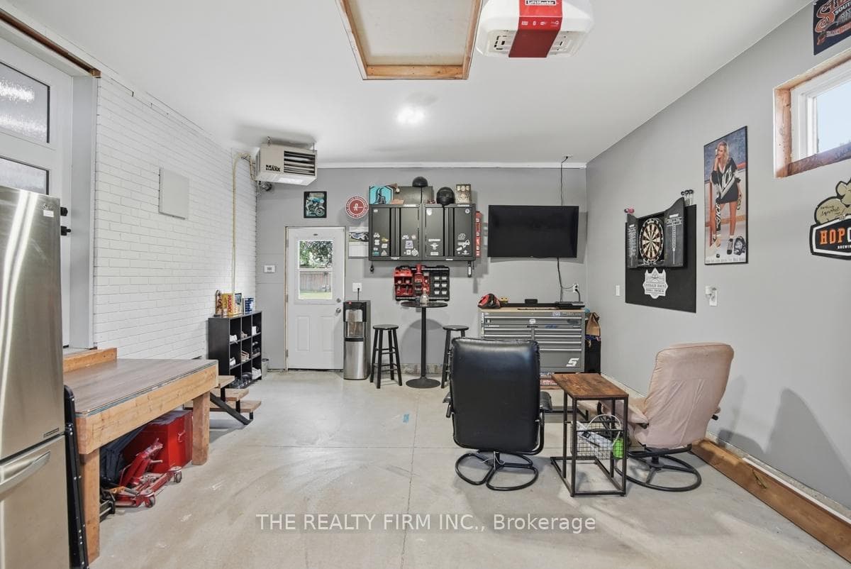 187 Byron Street photo 32