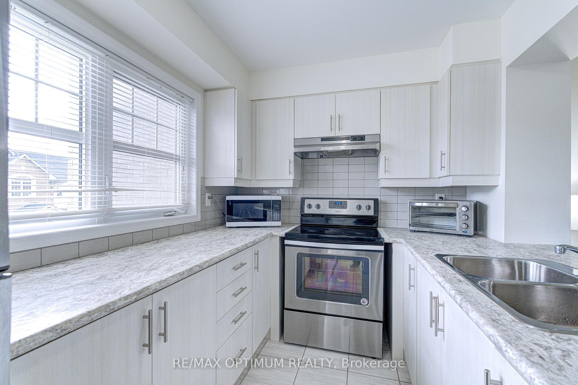 583 Laking Terrace photo 11