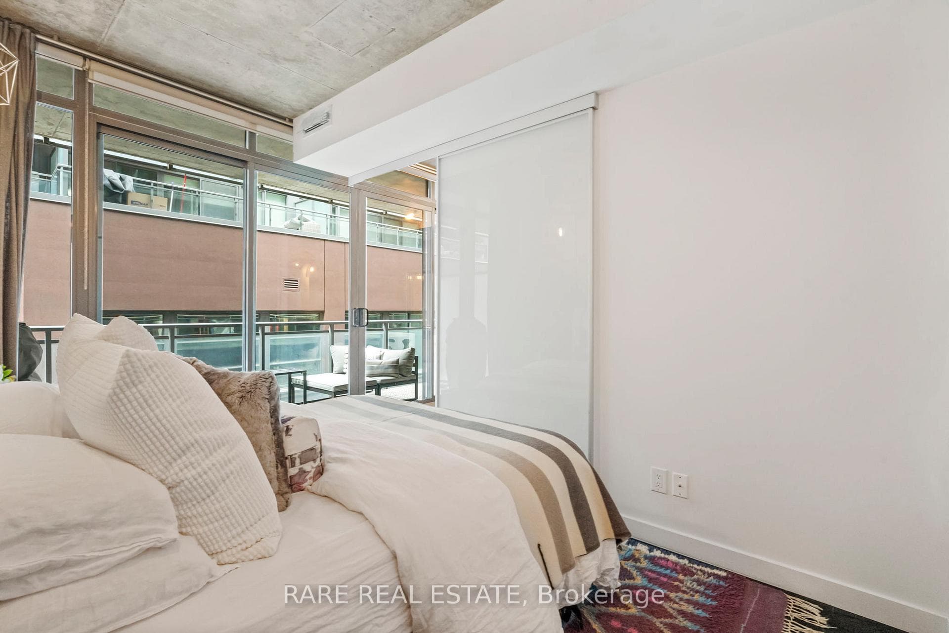 90 Broadview Avenue Unit 414 photo 20