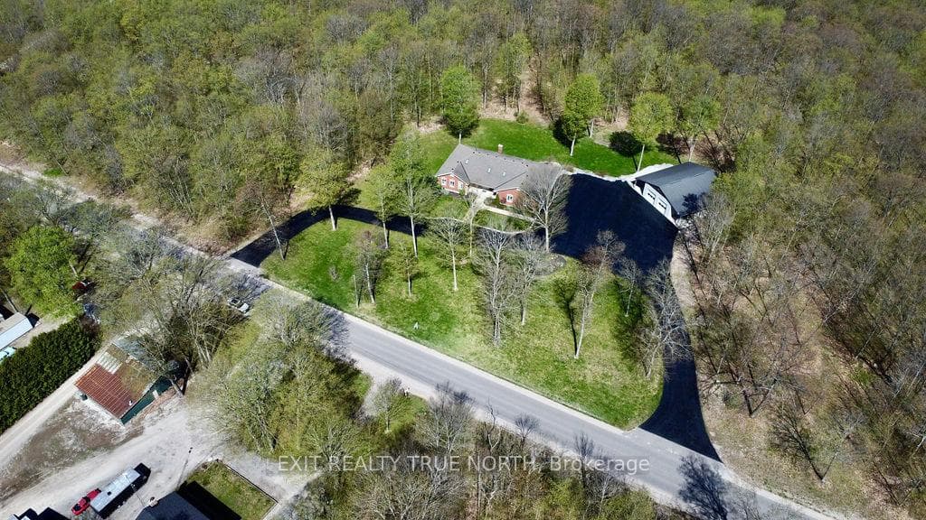 1524 Flos 8 Road photo 2