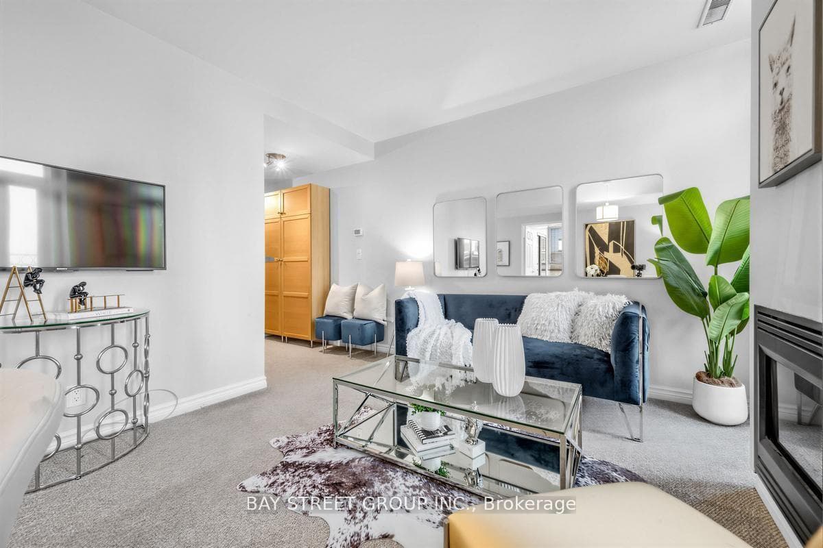 135 Maitland Street Unit 502 photo 11