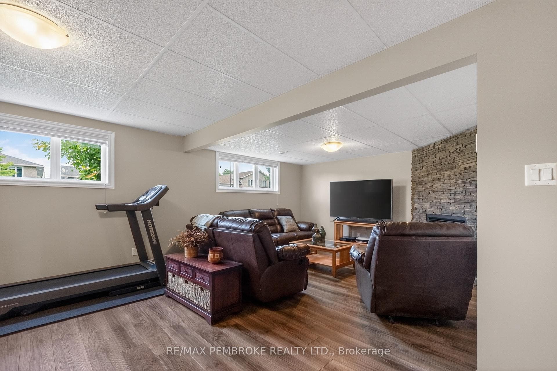 61 Oak Avenue photo 33