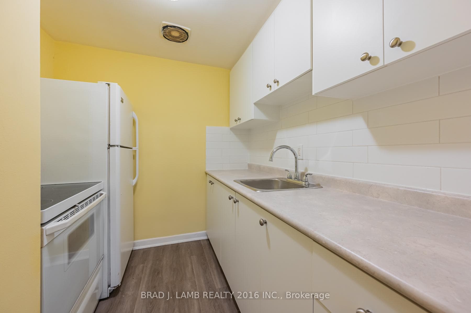 12 Westgate Boulevard Unit 2 photo 5