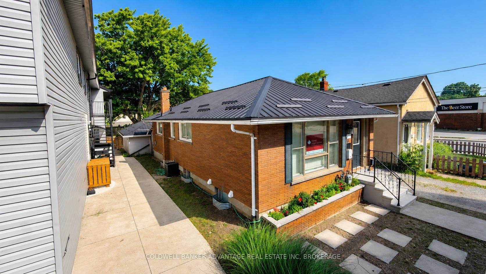33 Raymond Street photo 36