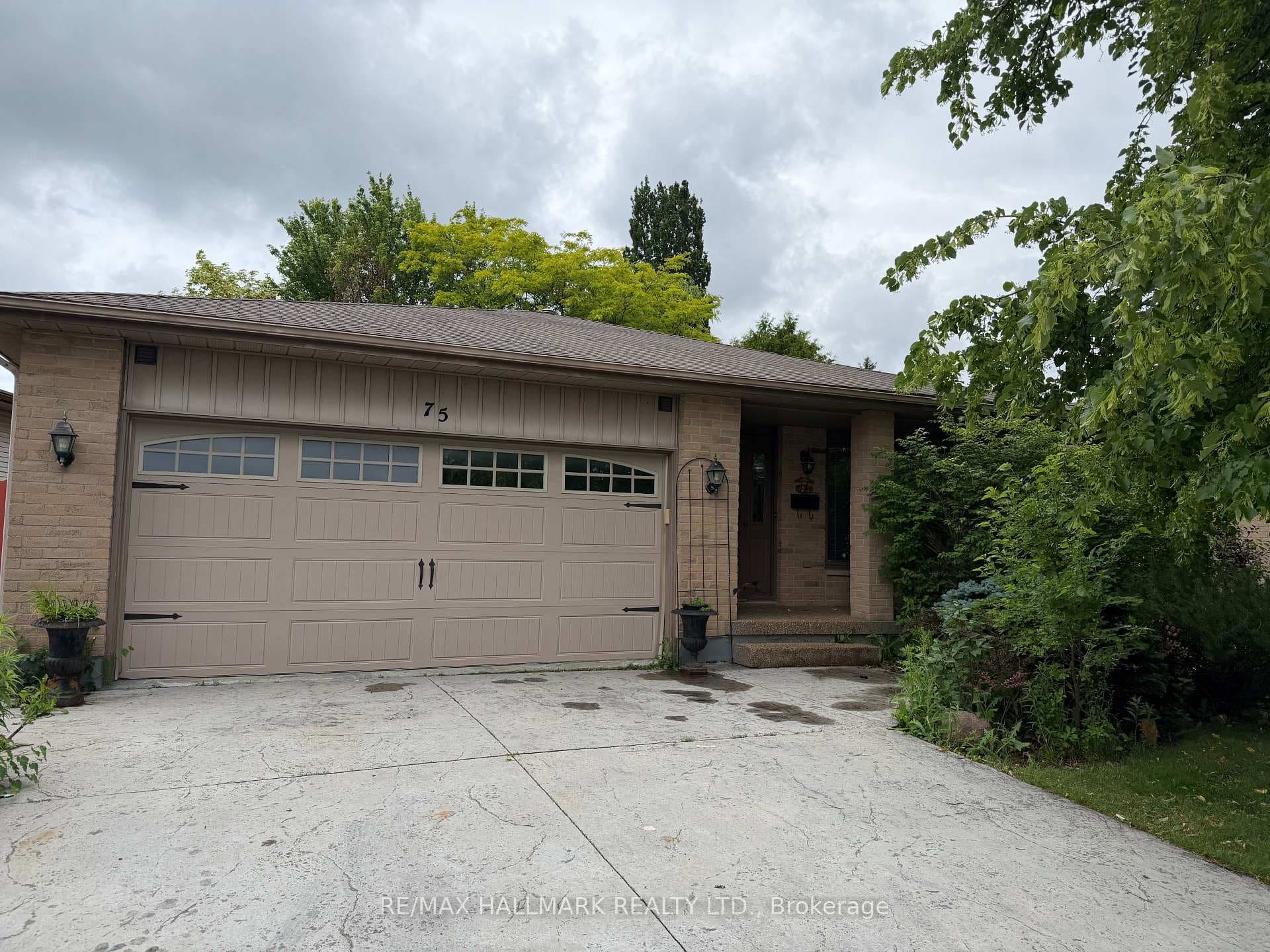 75 GOLFVIEW Crescent photo 2