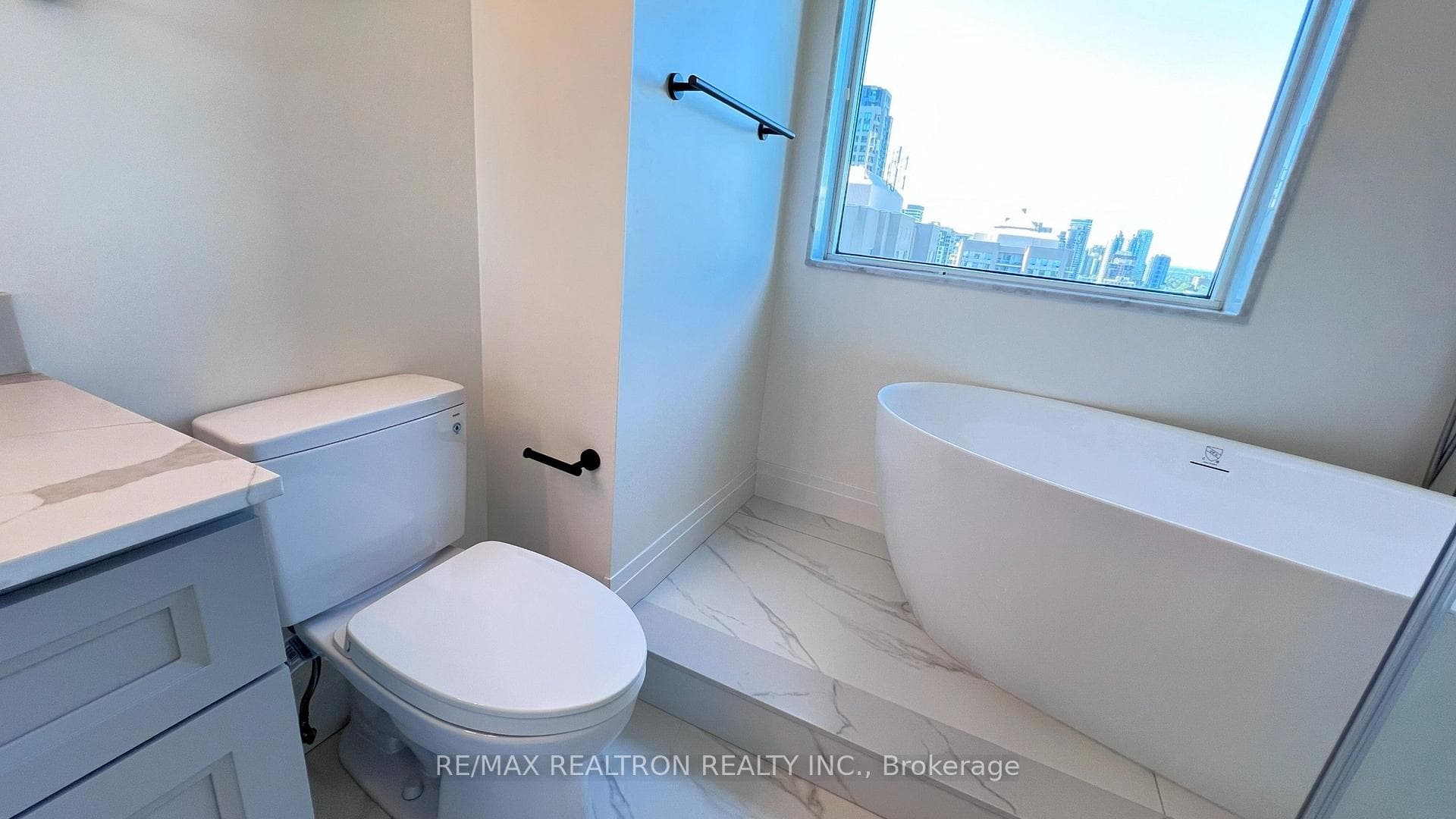 Master Bedroom Bathroom