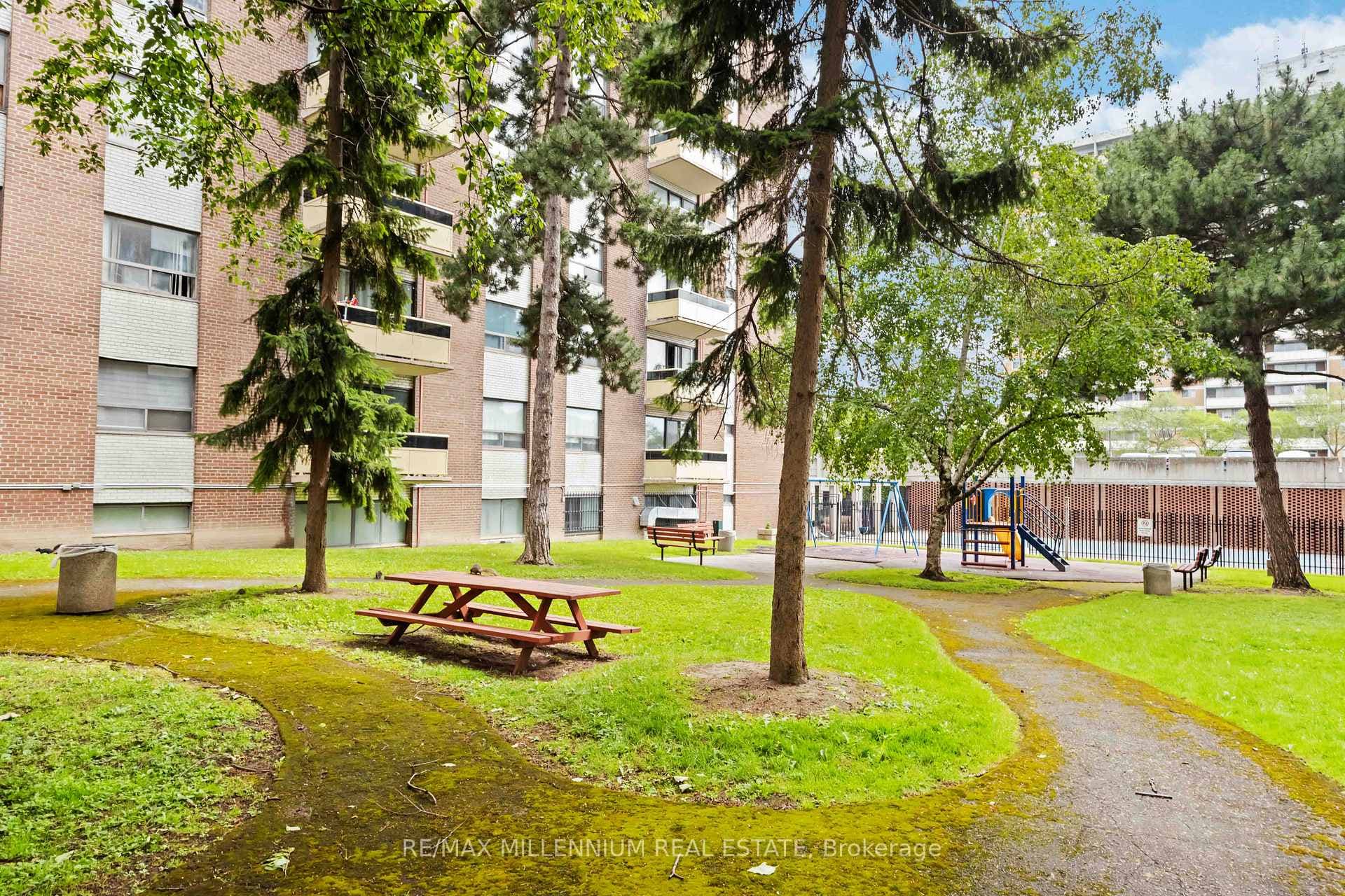 921 Midland Avenue Unit 114 photo 35