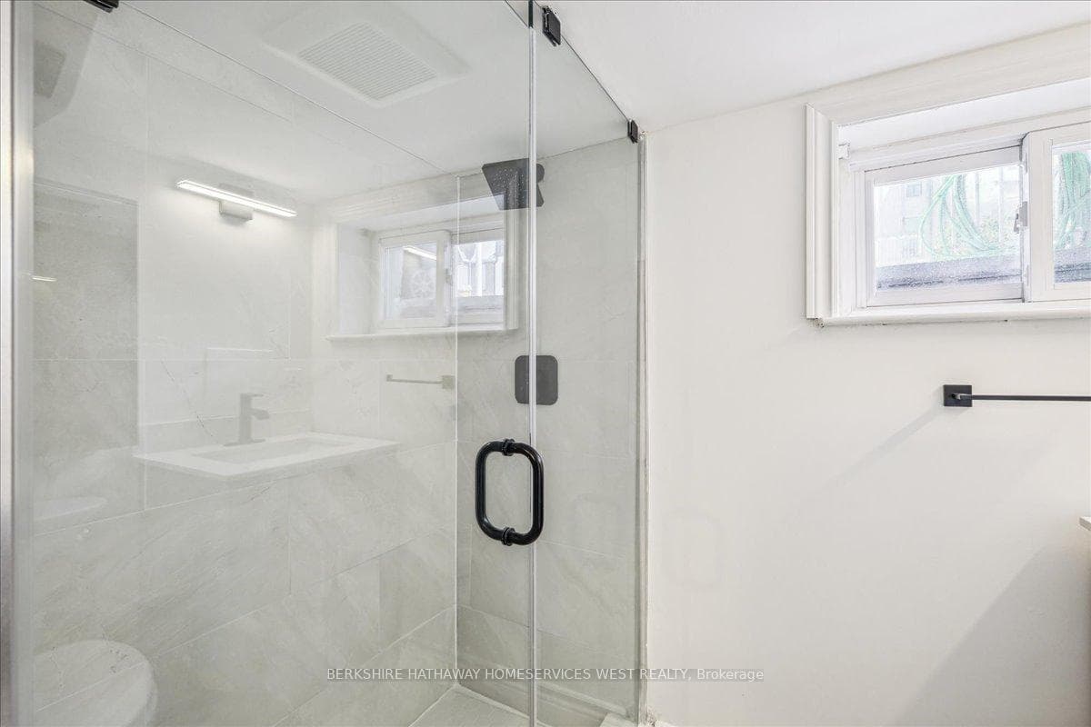 37 Collahie Street Unit MAIN photo 24