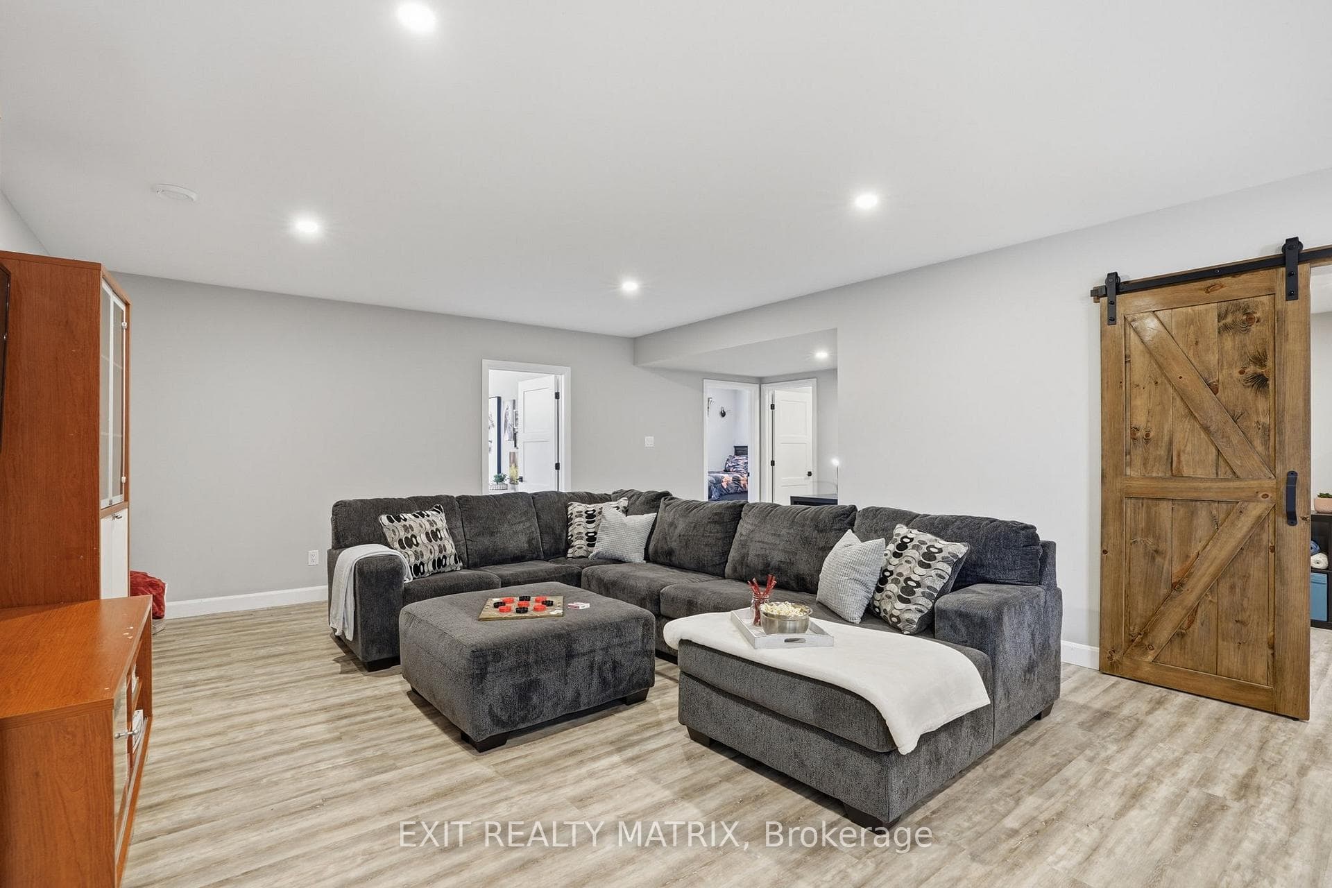 1584 Calypso Street photo 34