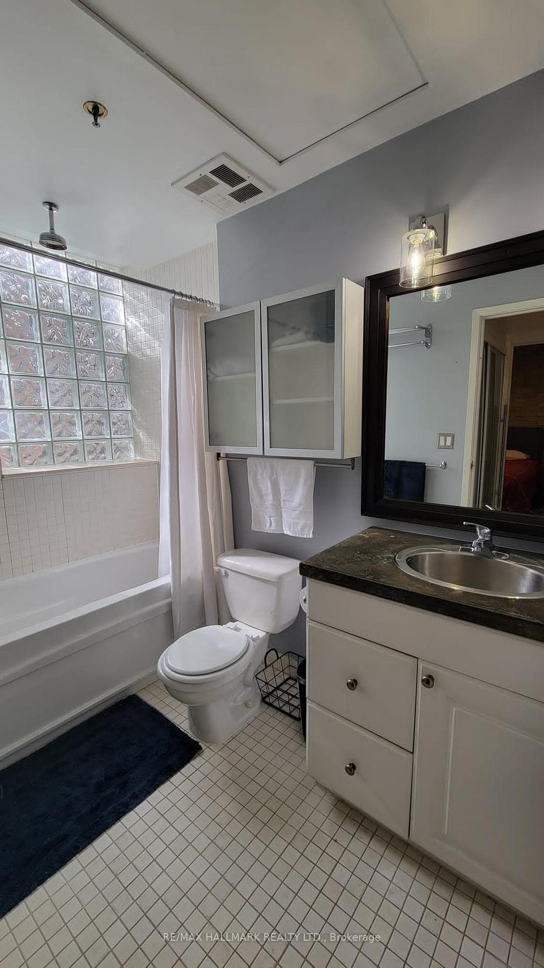 383 Adelaide Street Unit 201 photo 6