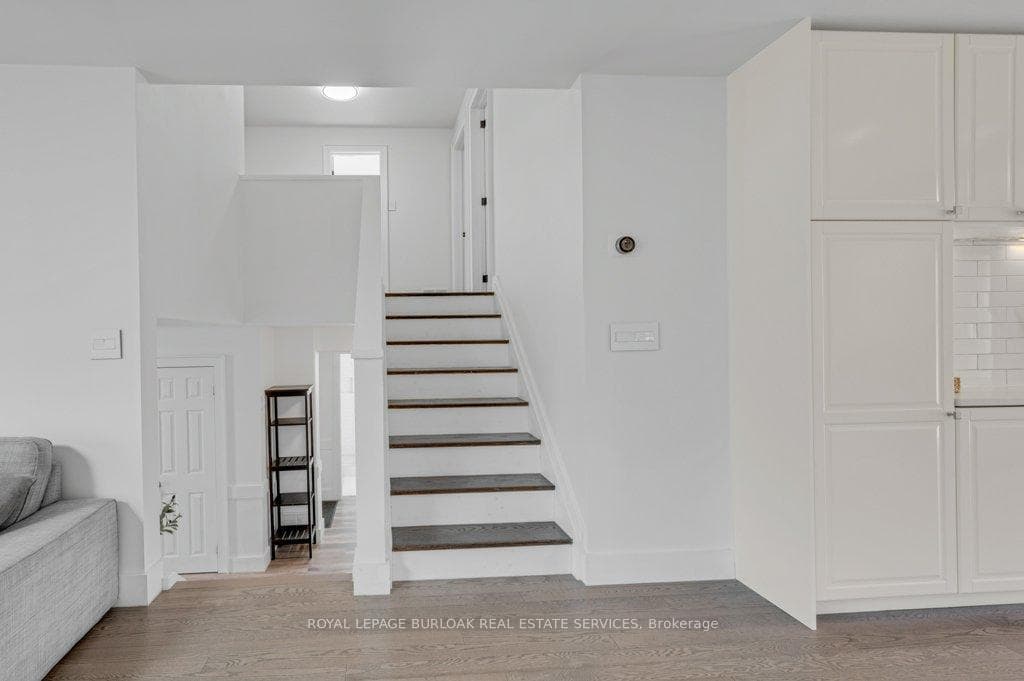 628 Ardleigh Crescent photo 14