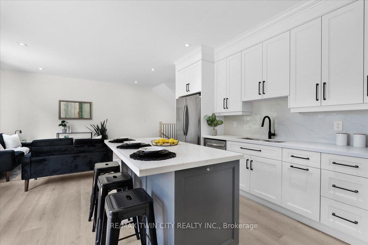 253 Kensington Avenue Unit 3 photo 9