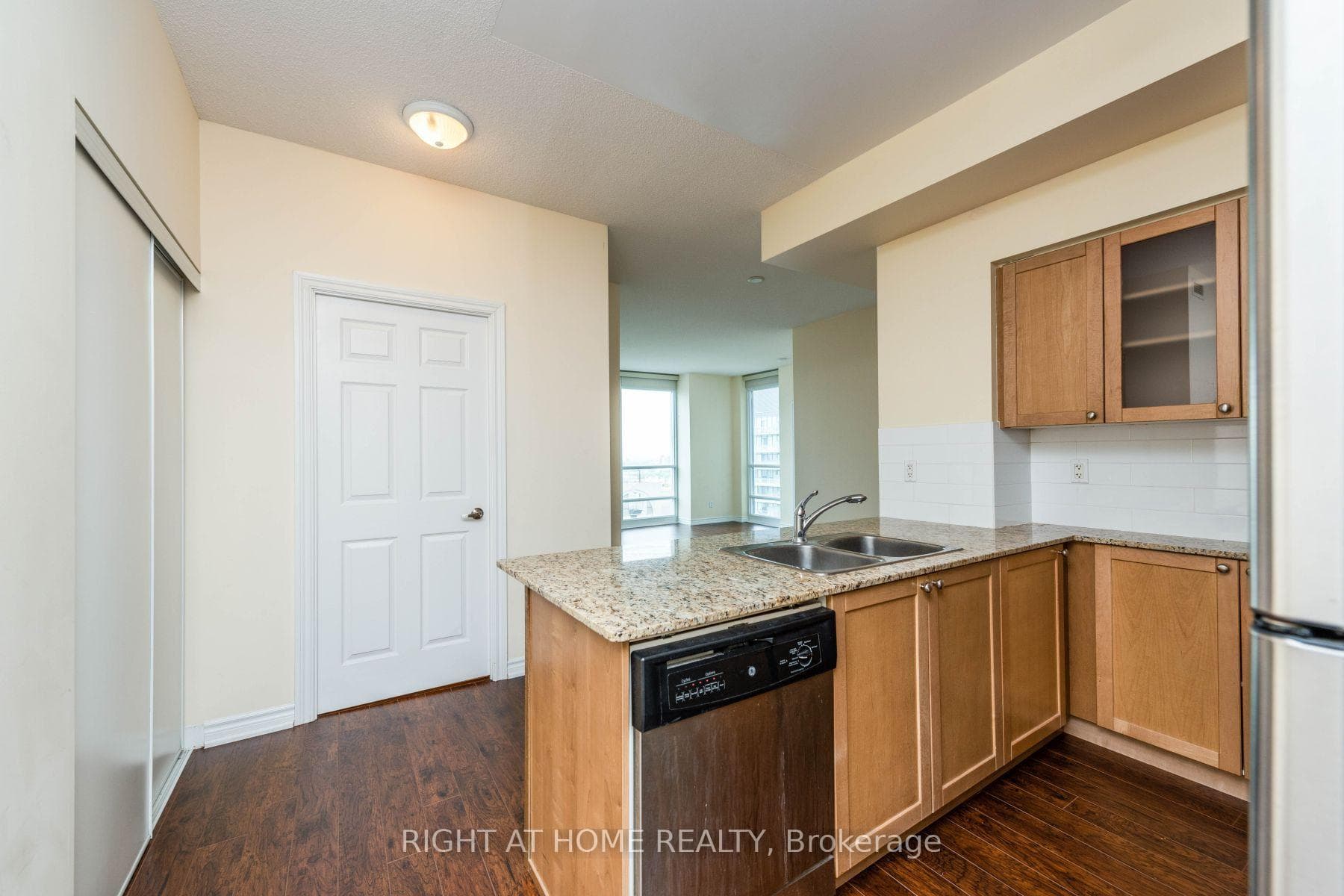 761 Bay Street Unit 3211 photo 17